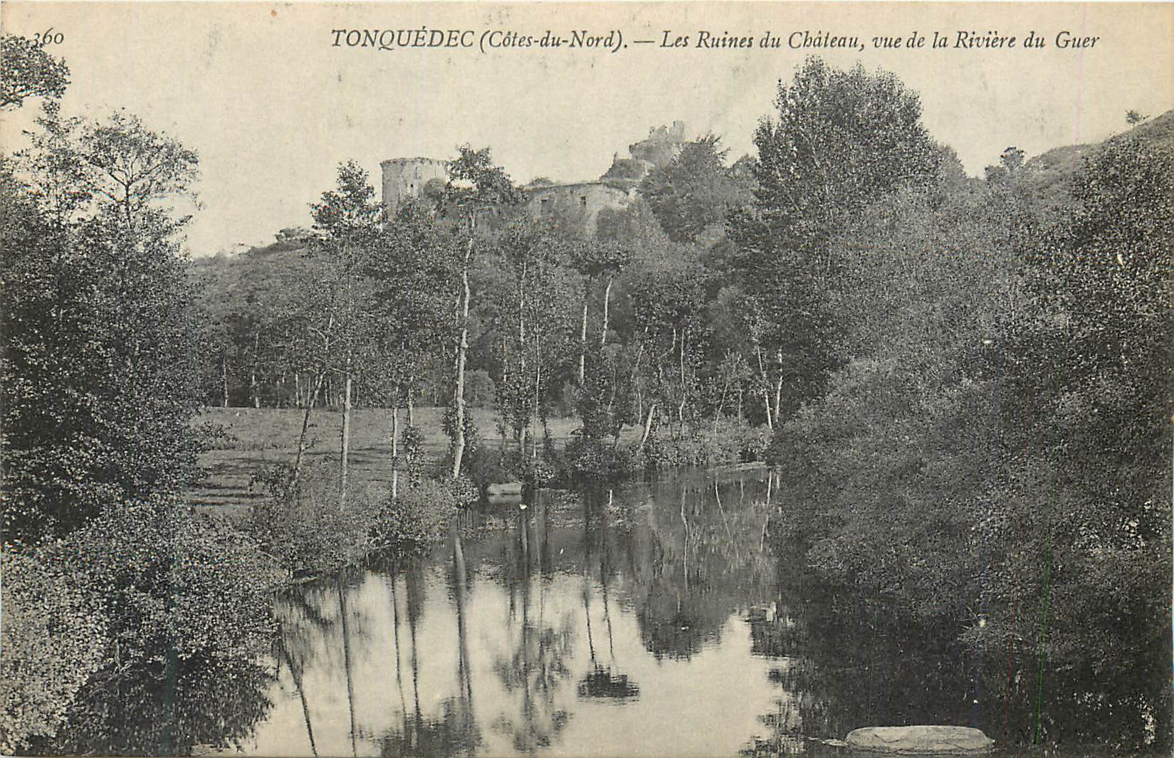 Tonquédec (Côtes-du-Nord) — Les Ruines du Château, vue de la Rivière du Guer