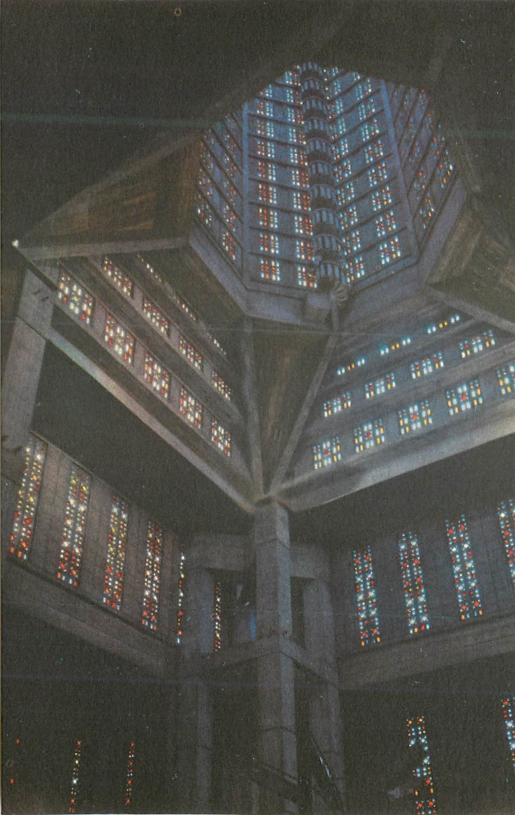 CPM Le Havre Eglise St Joseph Vue Interieure