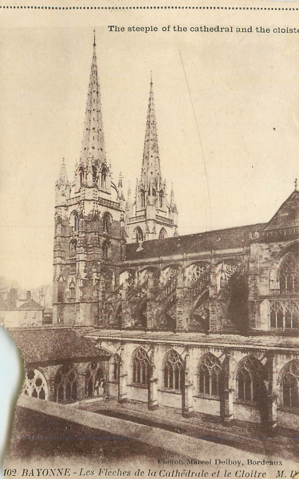 CPA Bayonne Les Fleches de la Cathedrale et le Cloitre
