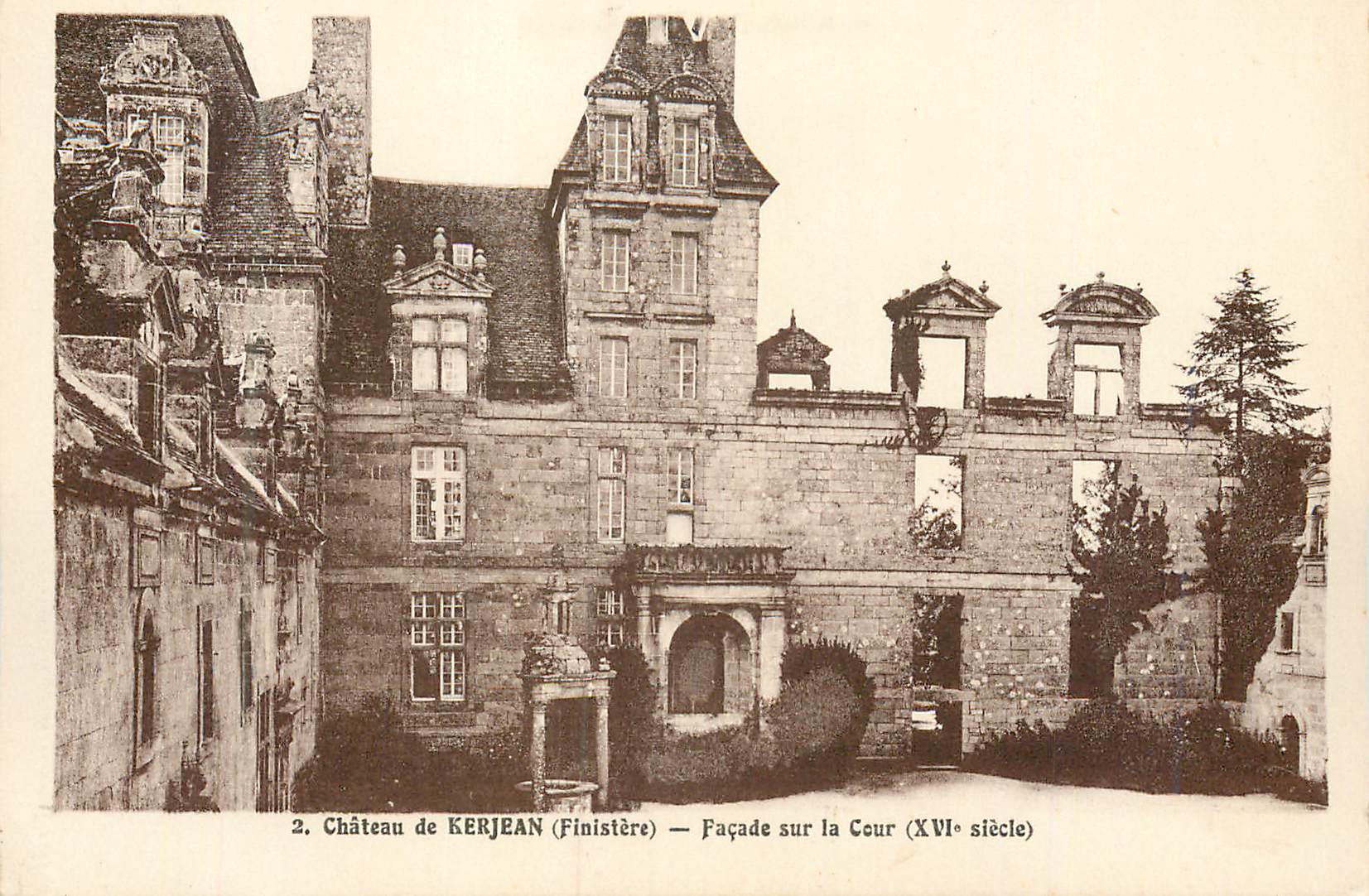 Château de KERJEAN (Finistère) — Façade sur la Cour (XVIe siècle)