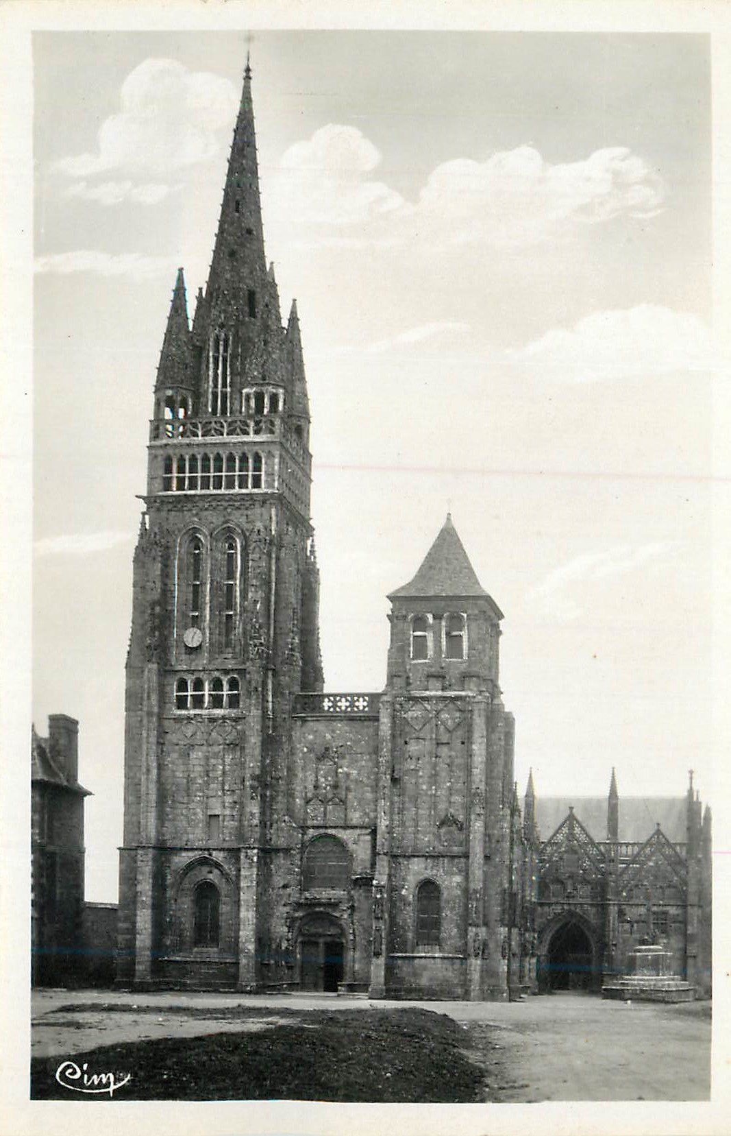 CPM Le Folgoet (Finistere) La Basilique Notre Dame