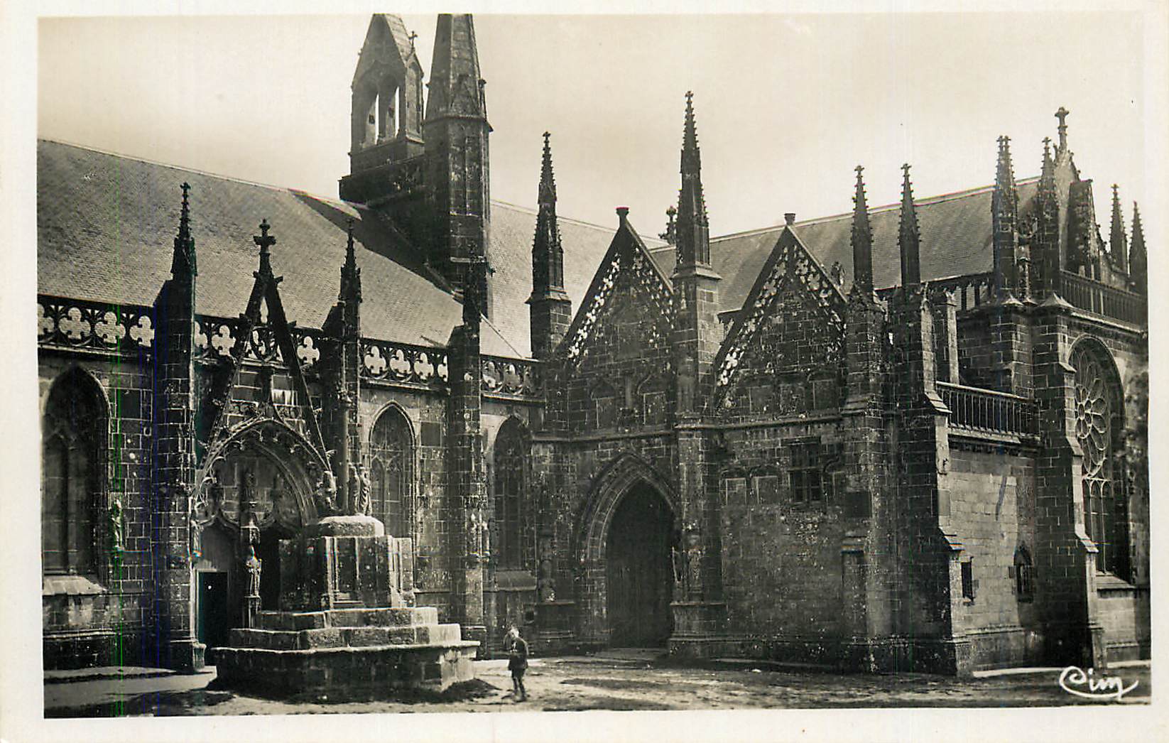 CPM Le Folgoet (Finistere) La Basilique Notre Dame (Detail d'Architecture)