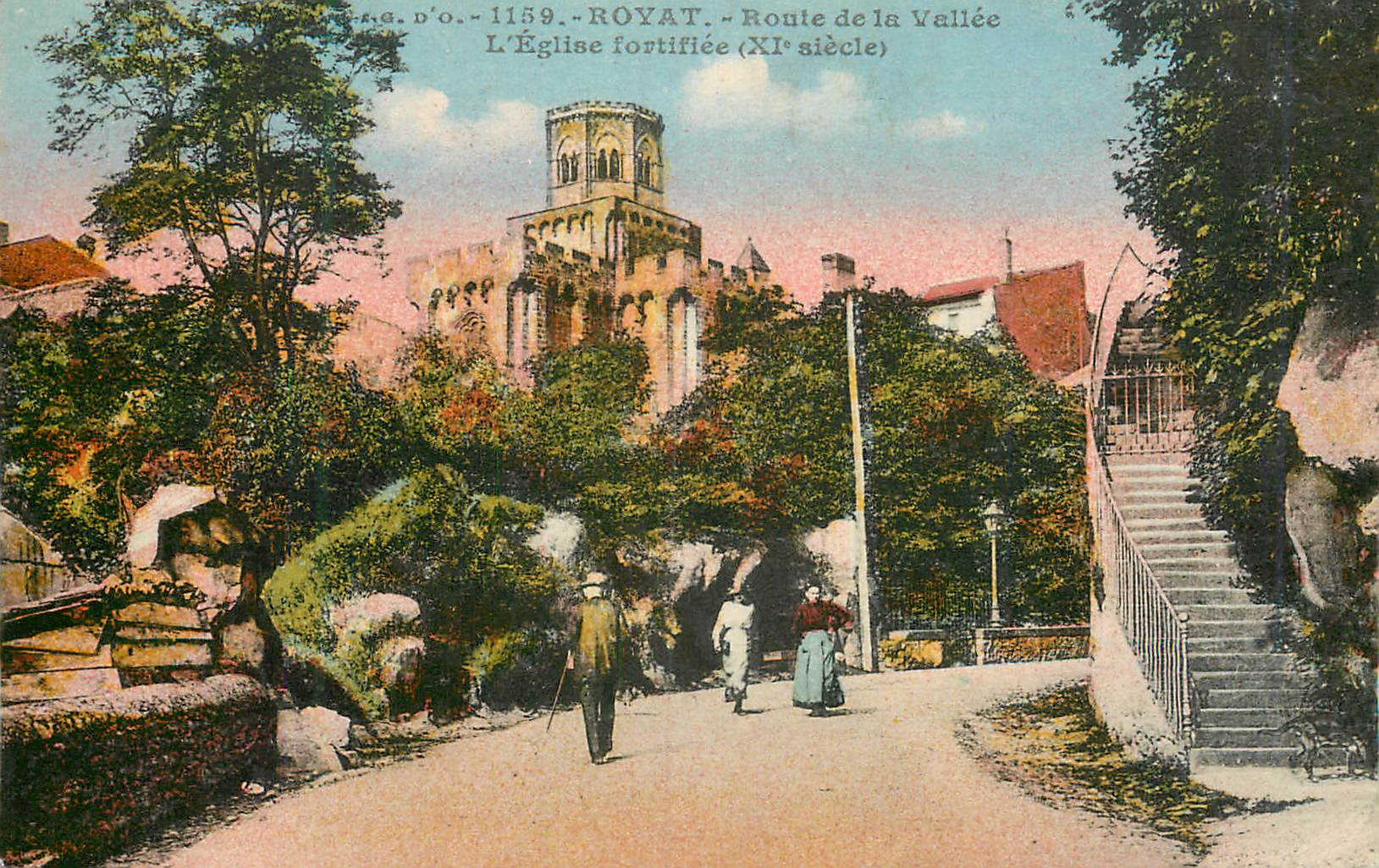 CPA Royat Route de la Vallee L'Eglise Fortitiee (XIe Siecle)