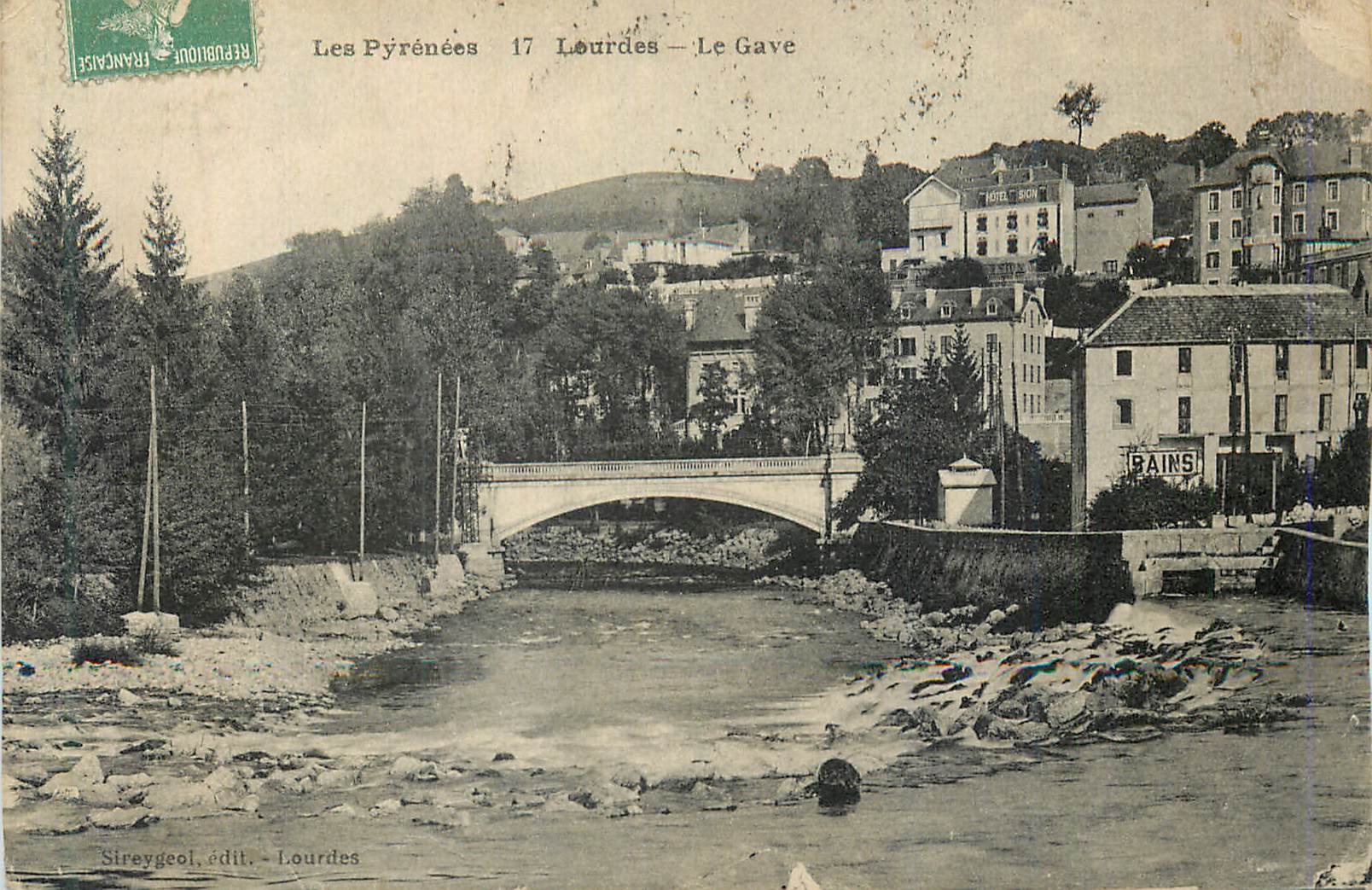 CPA Lourdes Les Pyrenees Le Gave