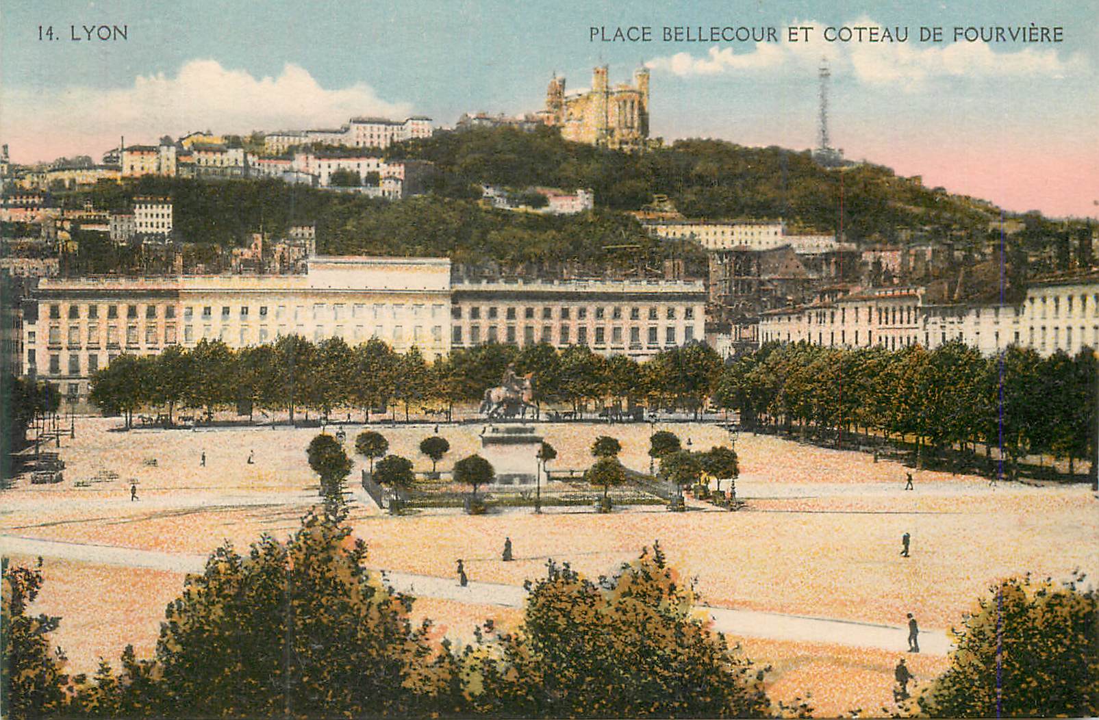 CPA Lyon Place Bellecour et Coteau de Fourviere