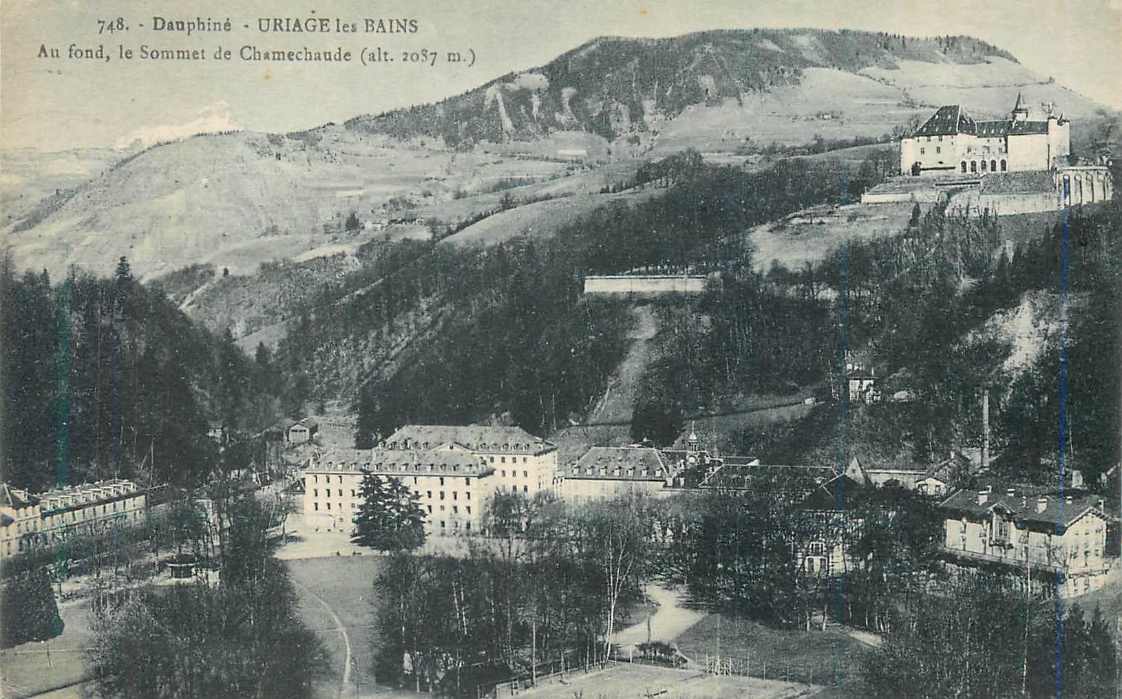 Uriage-les-Bains — Vue panoramique avec le Sommet de Chamechaude (alt. 2087 m.)