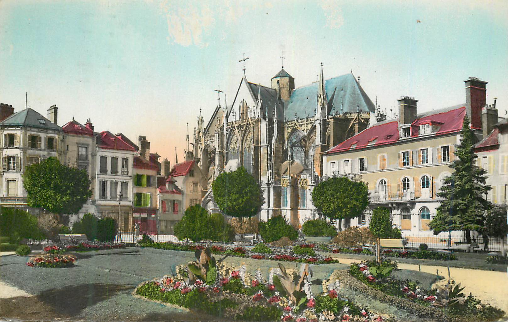 Place de la Mairie — Église Saint-Pierre — Éditeur anonyme, n° de série non visible