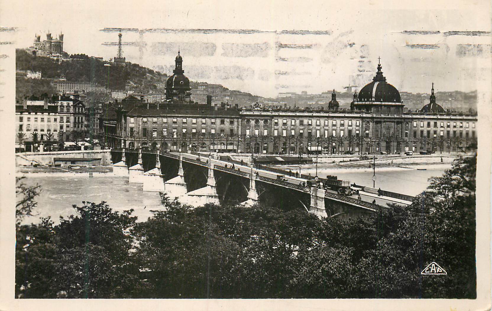 CPM Lyon Pont de la Guillotiere et le Grand Hotel Dieu