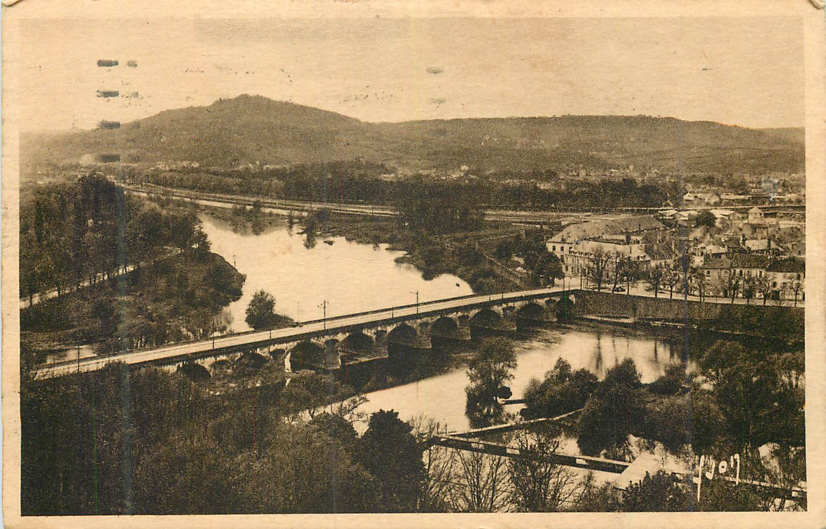 CPA Metz (Moselle) La Moselle Le Pont des Morts et le Mont St Quentin