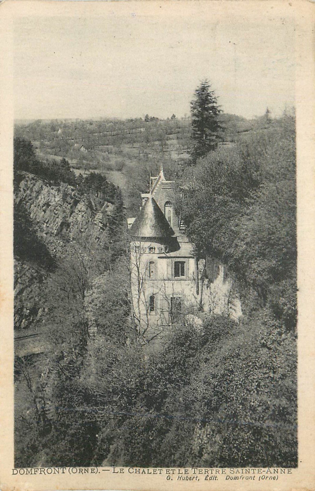 CPA Domfront (Orne) Le Chalet et le Tertre Sainte Anne