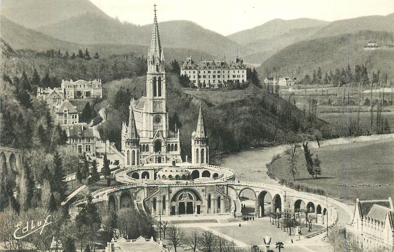 CPM Lourdes Vue du Chateau Fort