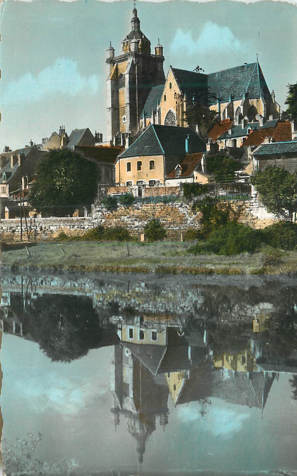 Kirche Saint-Pierre von Vouvant — Blick auf den Fluss — anonymer Verlag