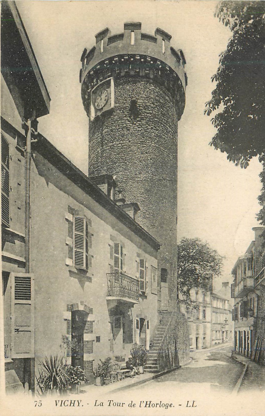CPA Vichy La Tour de l'Horloge