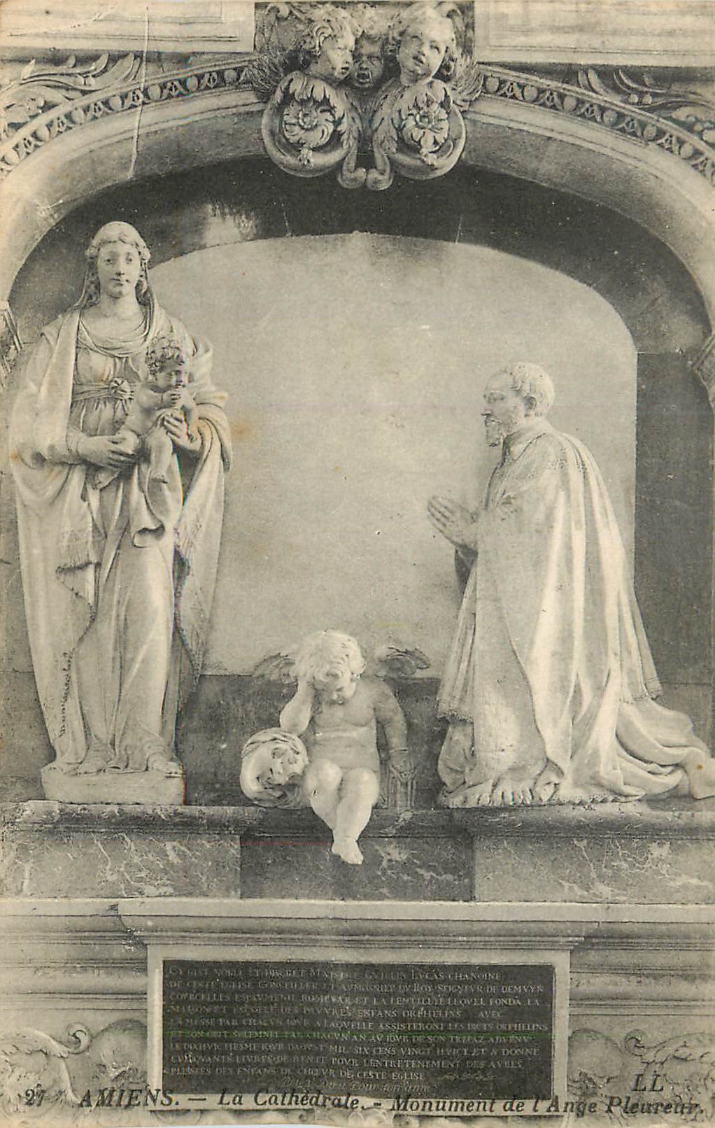 CPA Amiens La Cathedrale Monument de l'Ange Pleureux
