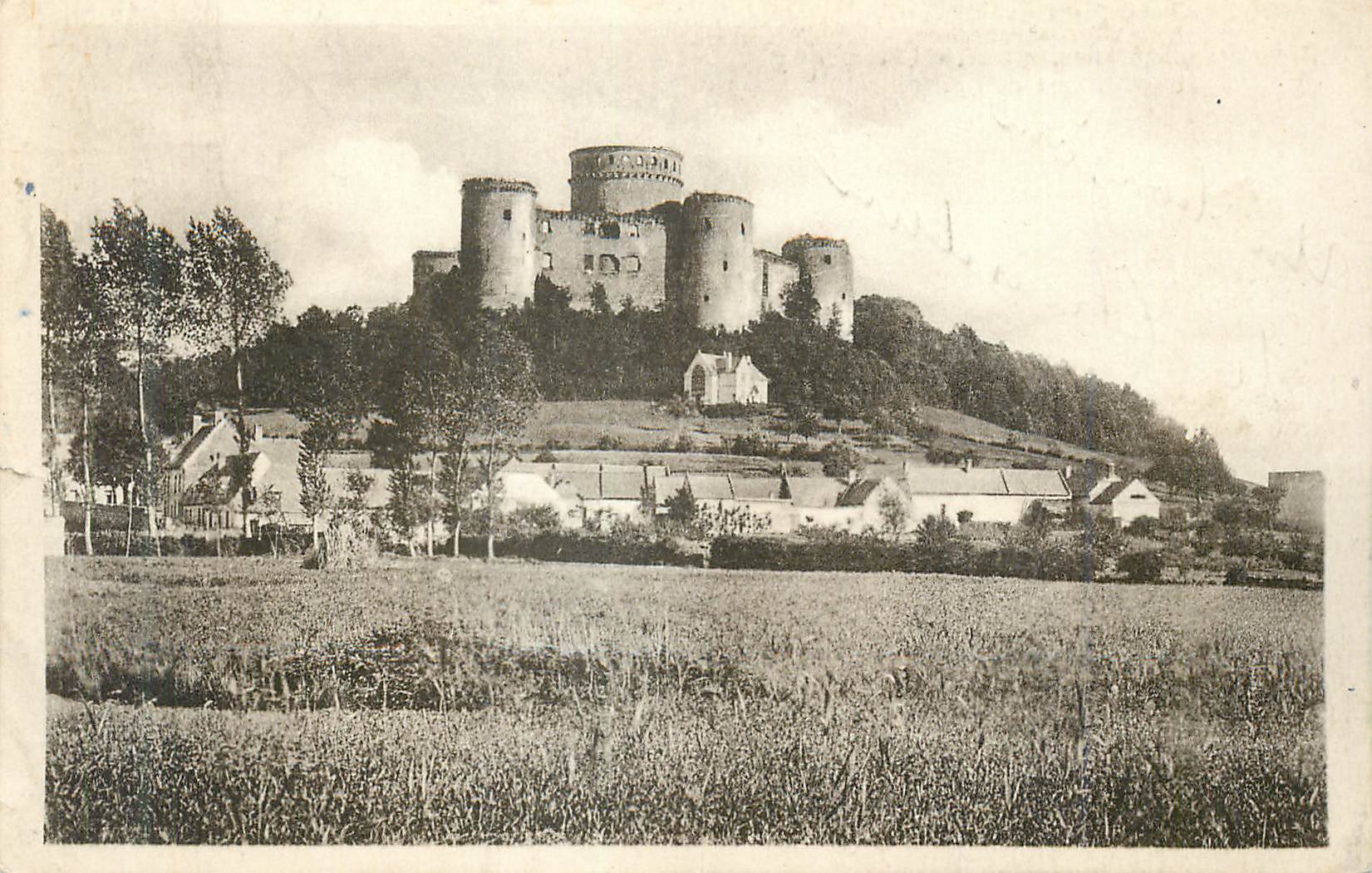 CPA Coucy le Chateau (avant la Guerre) Vue prise au Couchant