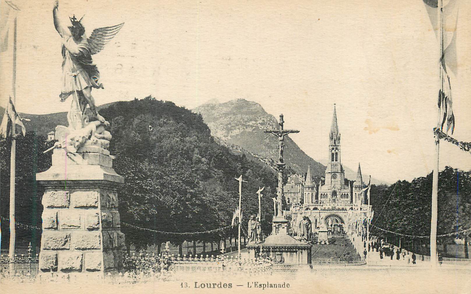 CPA Lourdes L'Esplanade