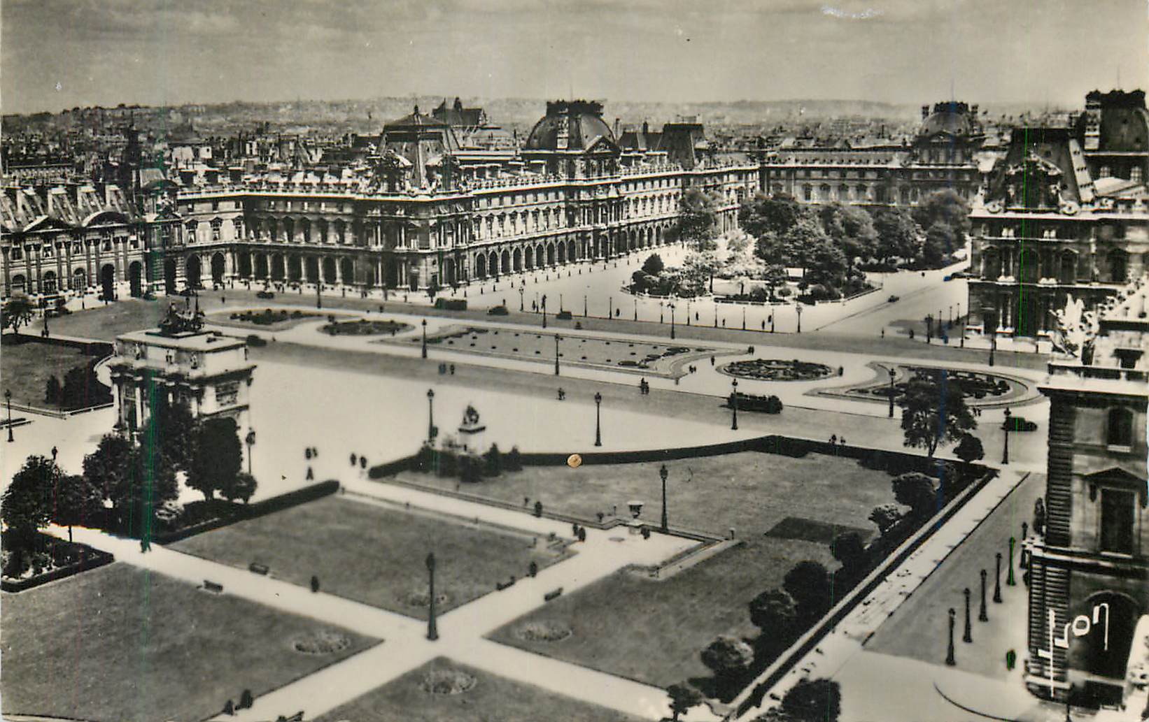 CPM Paris en Flanant Perspective sur la Place du Carrousel