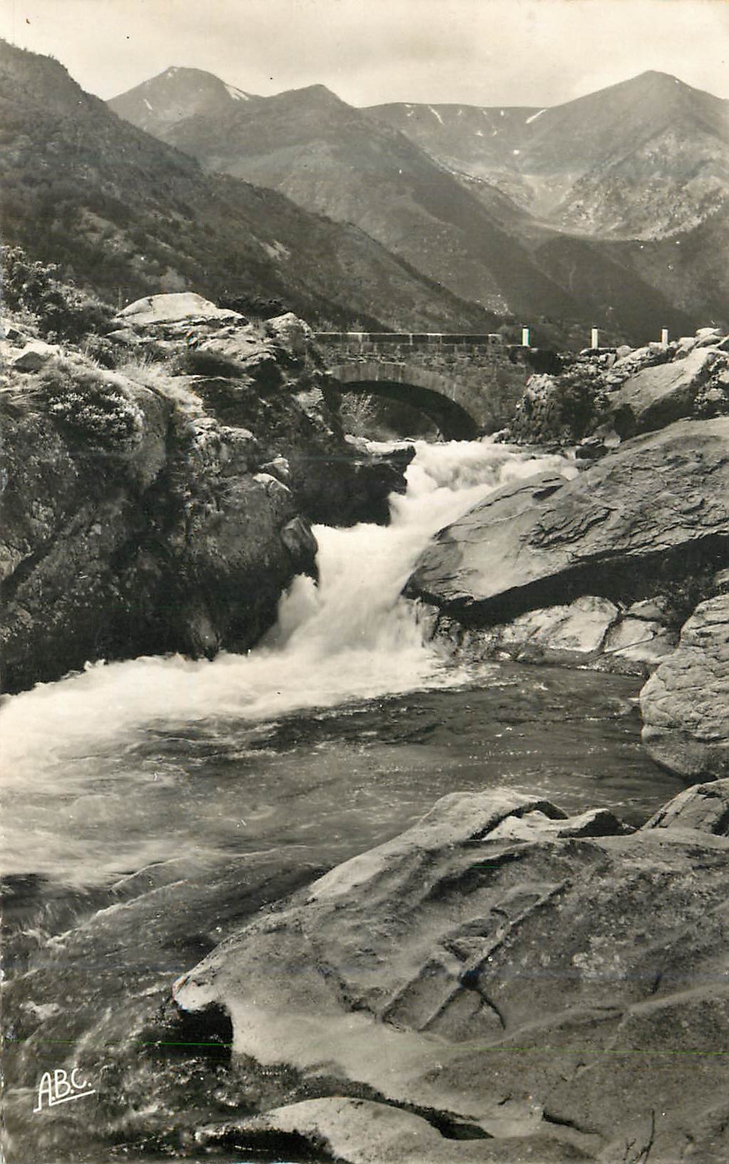 CPM Torrents Pyrenees Cascades du Carol en aval de Porte Puymorens