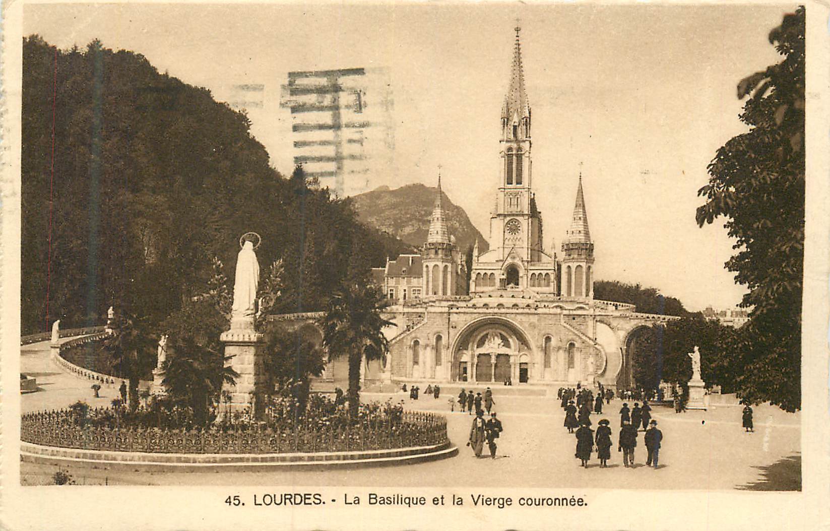 CPA Lourdes La Basilique et la Vierge Couronnee