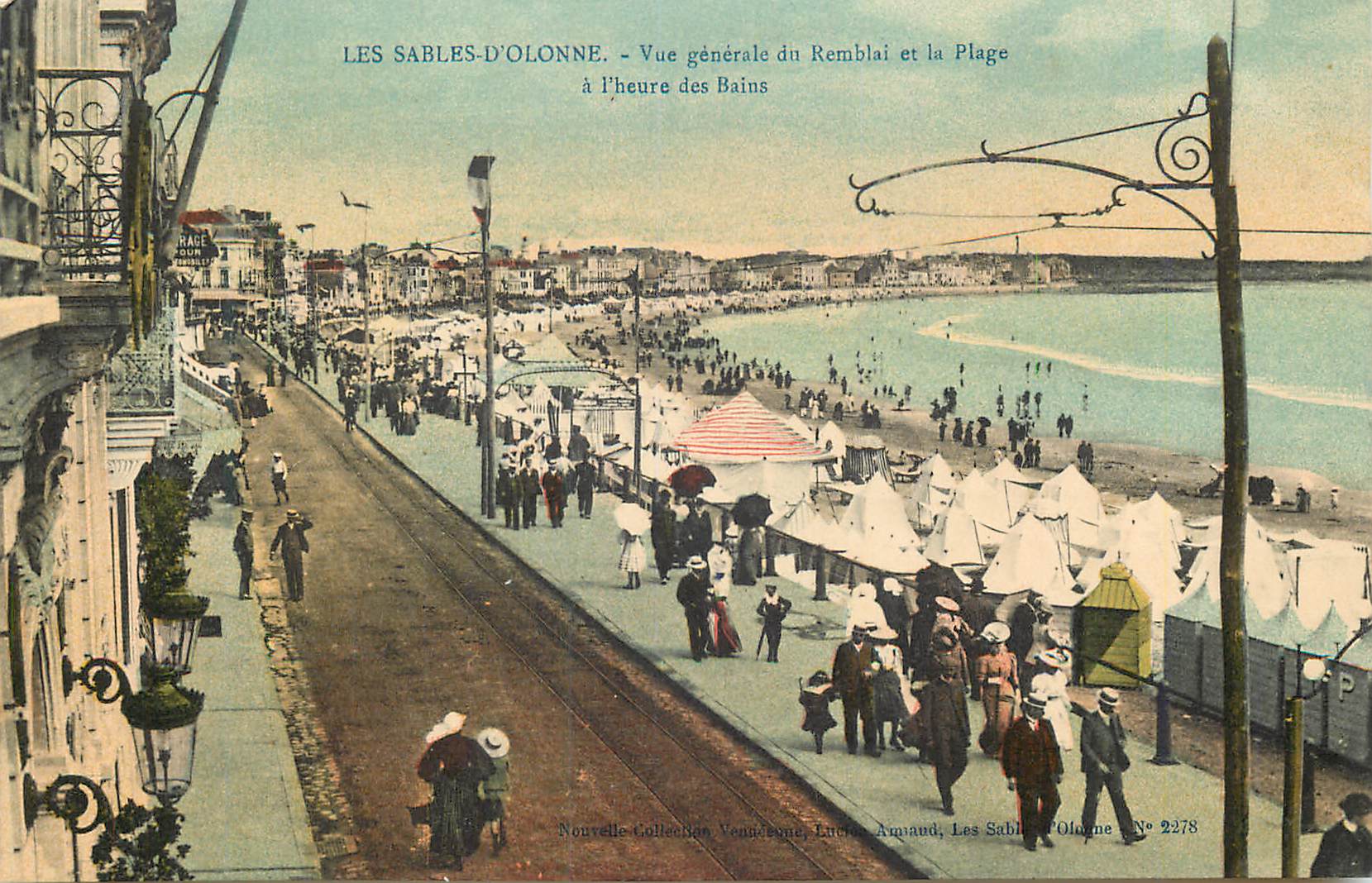 Les Sables-d'Olonne — Vue générale du Remblai et la Plage à l'heure des Bains — Nouvelle Collection, Lucien Arnaud, Les Sables-d'Olonne, N° 2278