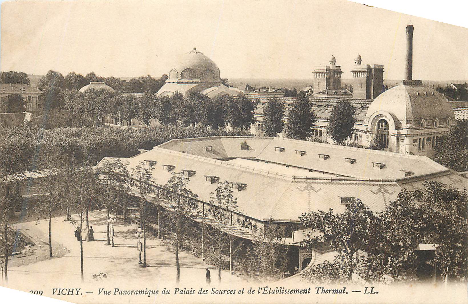 CPA Vichy Vue Panoramique du Palais des Sources et de l'Etablissement Thermal