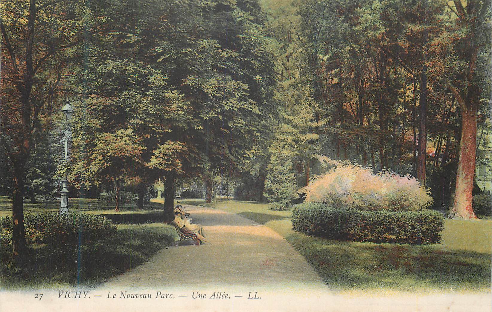 Vichy — Le Nouveau Parc — Une Allée — LL.