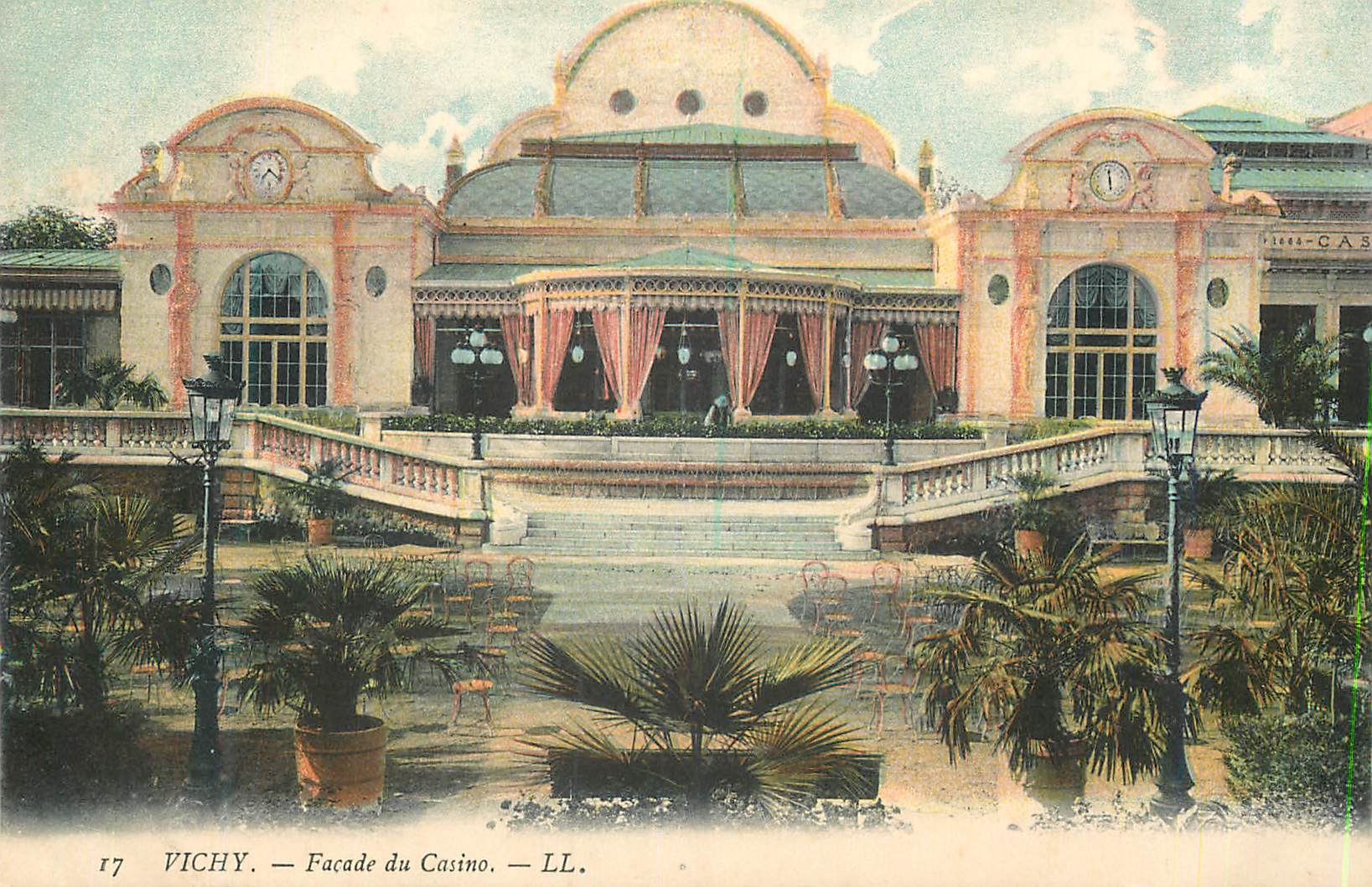 CPA Vichy Facade du Casino