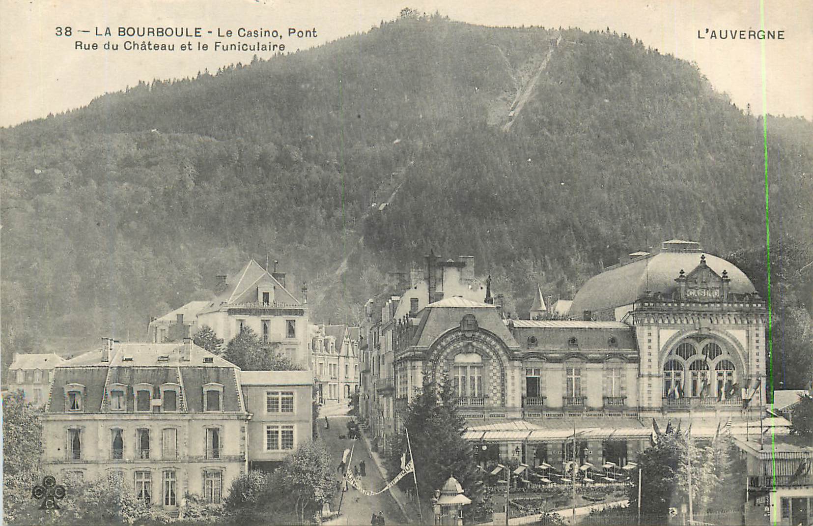 CPA La Bourboule L'Auvergne Le Casino Pont Ruie du Chateau et le Funiculaire