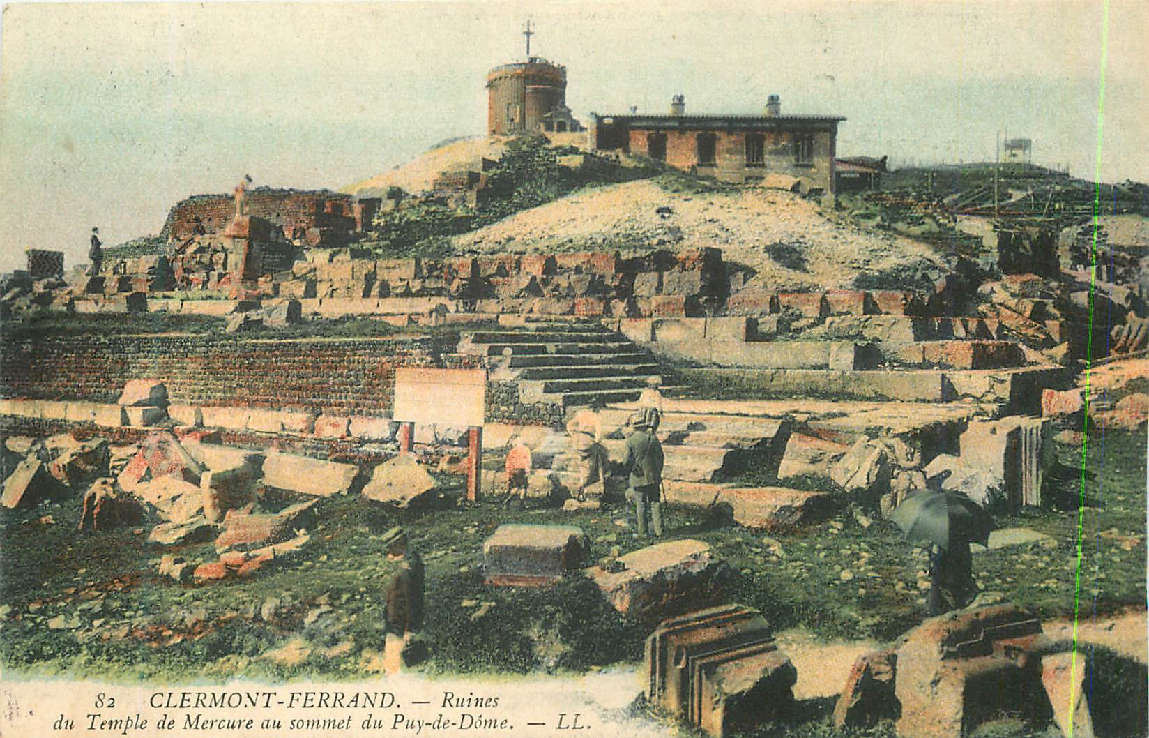 CPA Clermont Ferrand Ruines du Temple de Mercure au Sommet du Puy de Dome