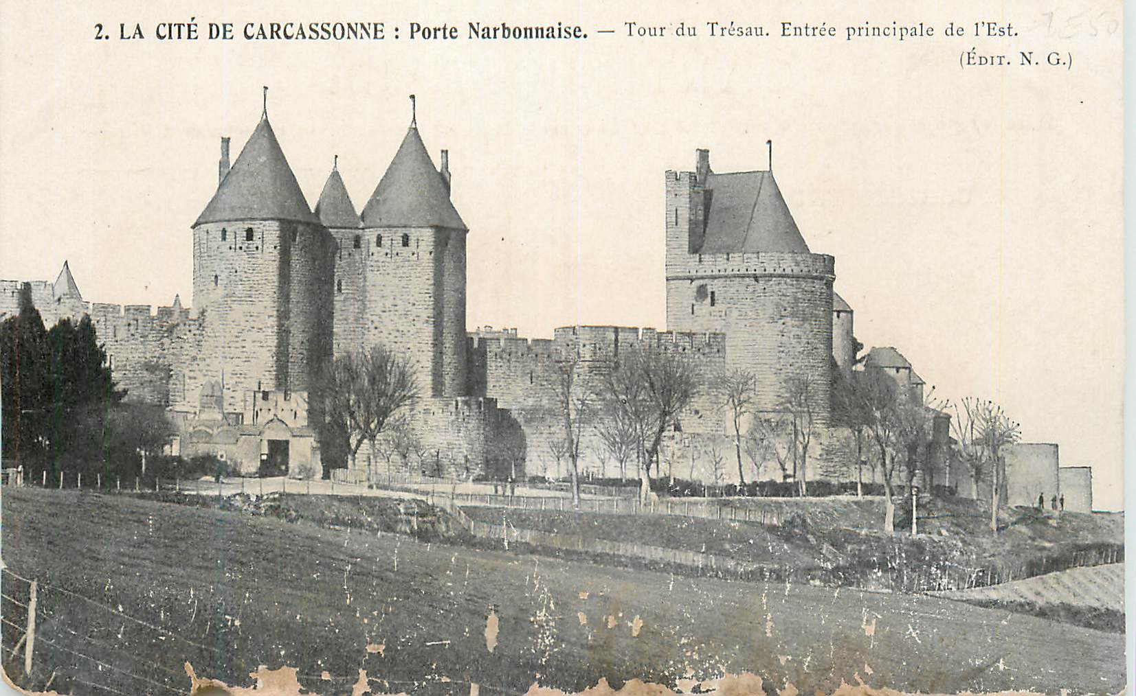 CPA La Cite de Carcassonne Porte Narbonnaise Tour du Tresau Entree principale de l'Est