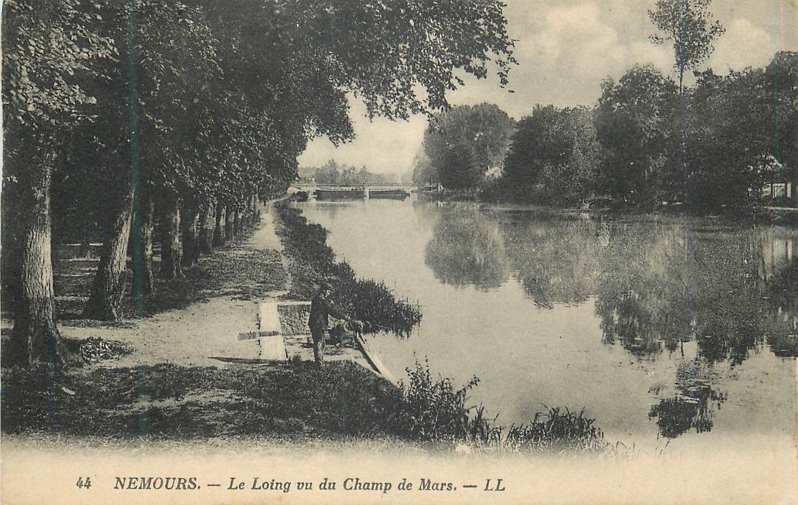 CPA Nemours Le Loing vu du Champ de Mars