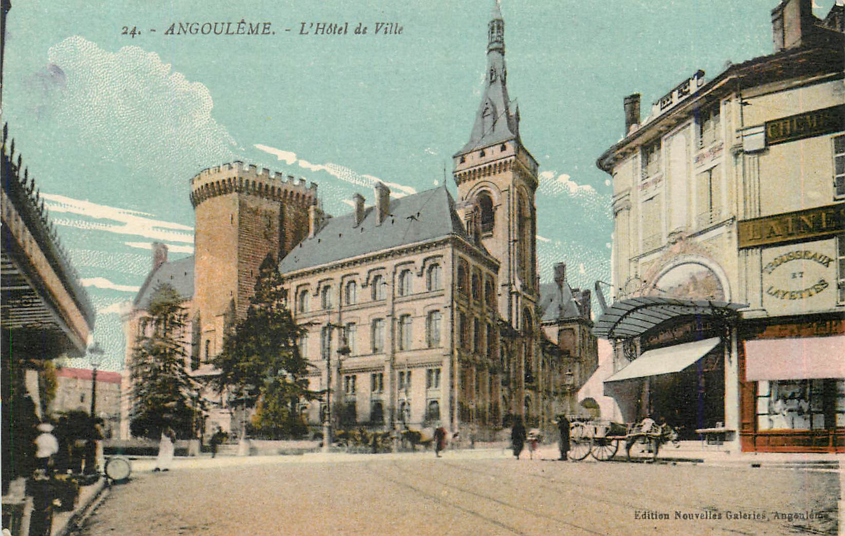 CPA Angouleme L'Hotel de Ville