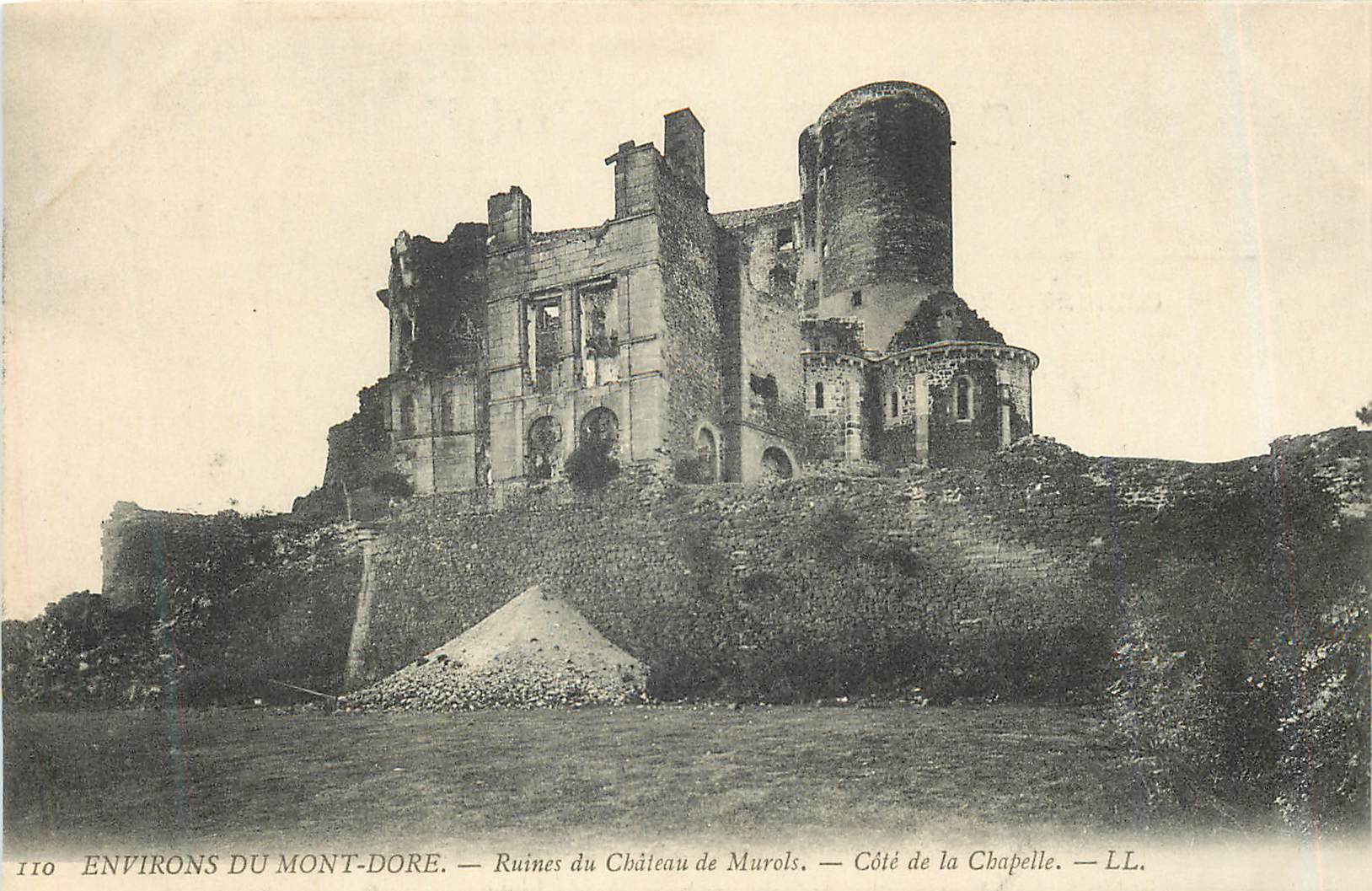 CPA Environs de Mont Dore Ruines du Chateau de Murols Cote de la Chapelle
