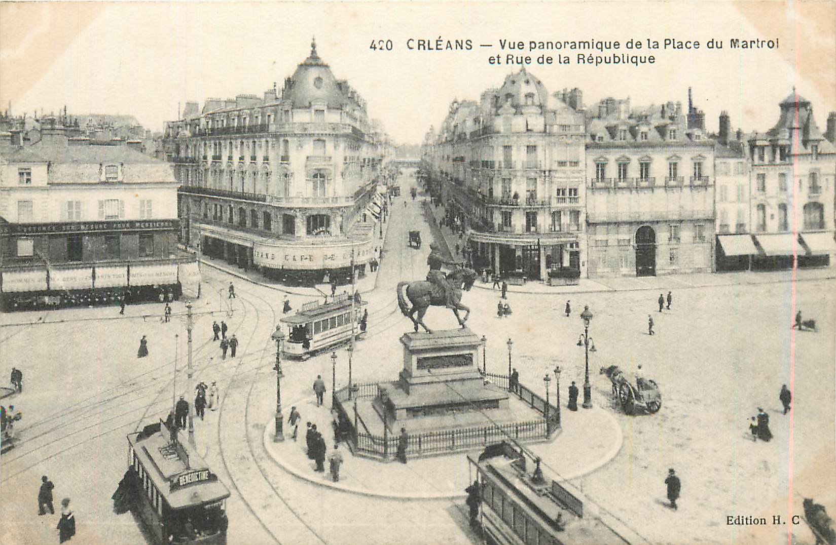 CPA Orleans Vue Panoramique de la Place du Martrol et Rue de la Republique Tramway