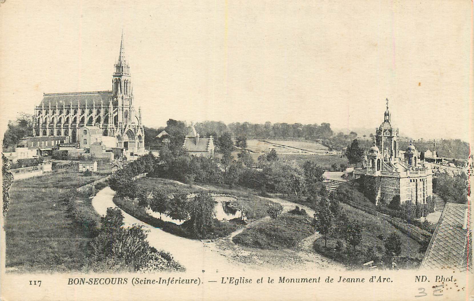 CPA Bonsecours (Seine Inferieure) L'Eglise et le Monument de Jeanne d'Arc