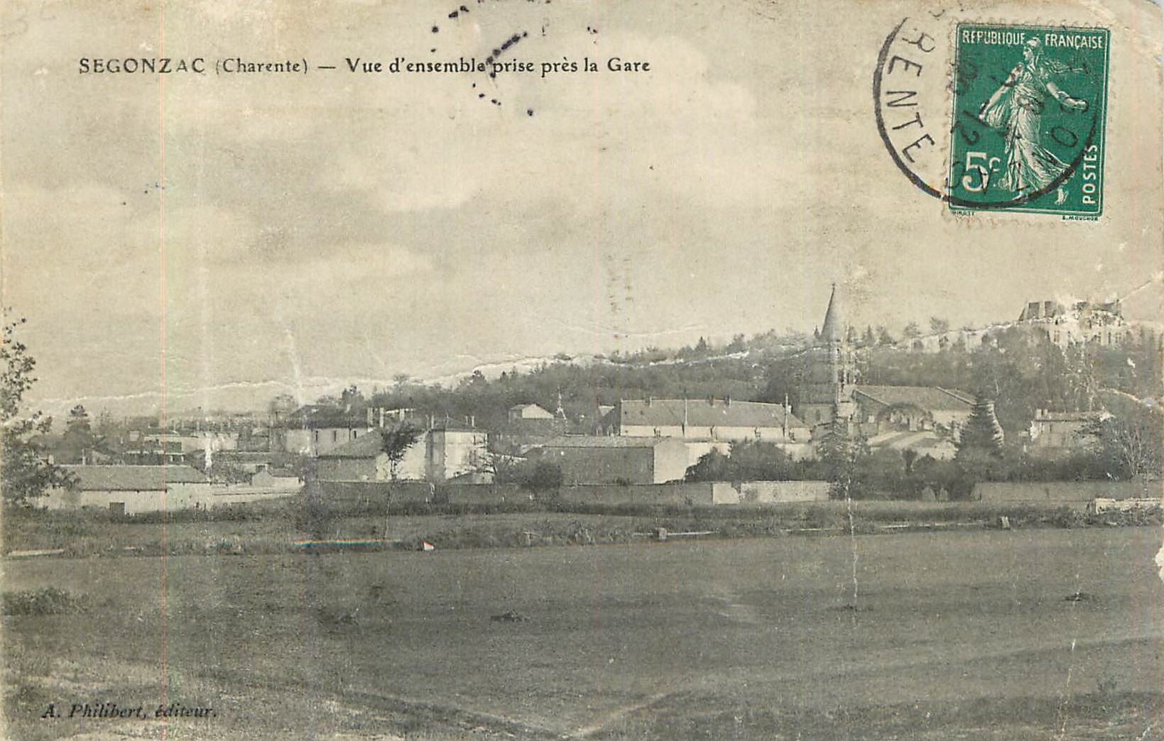 CPA Segonzac (Charente) Vue d'Ensemble prise pres la Gare