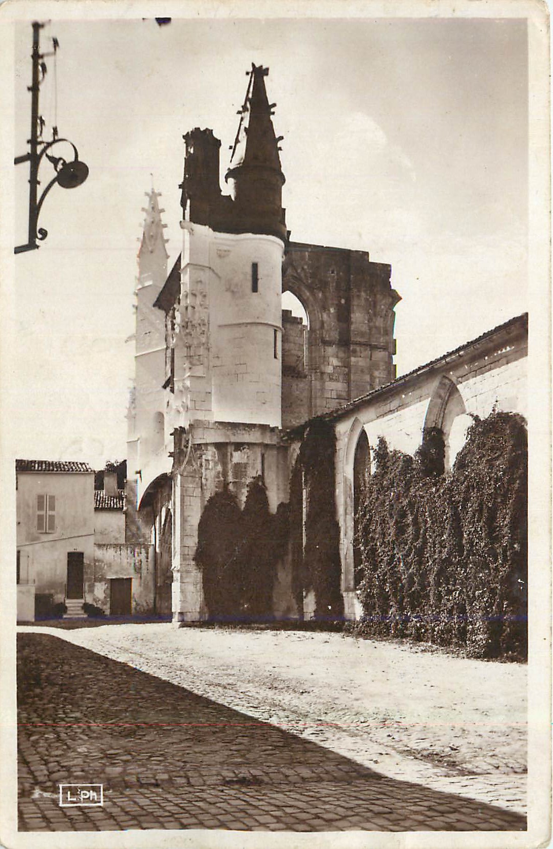 CPM Eglise de St Martin de Re vue face Sud (Entree)