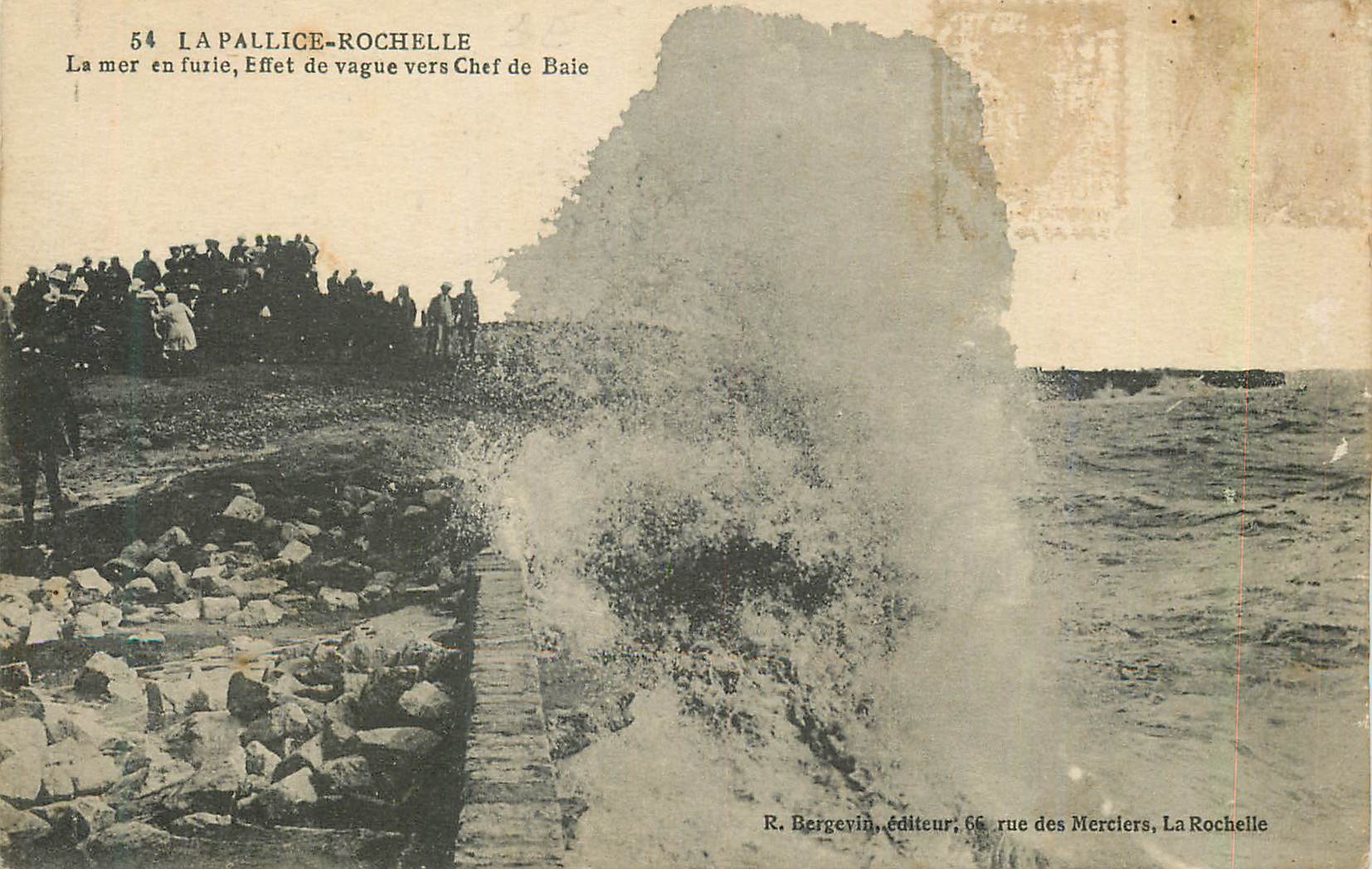 La Pallice-Rochelle — La mer en furie, effet de vague vers Chef de Baie — R. Bergevin, éditeur, 66 rue des Merciers, La Rochelle