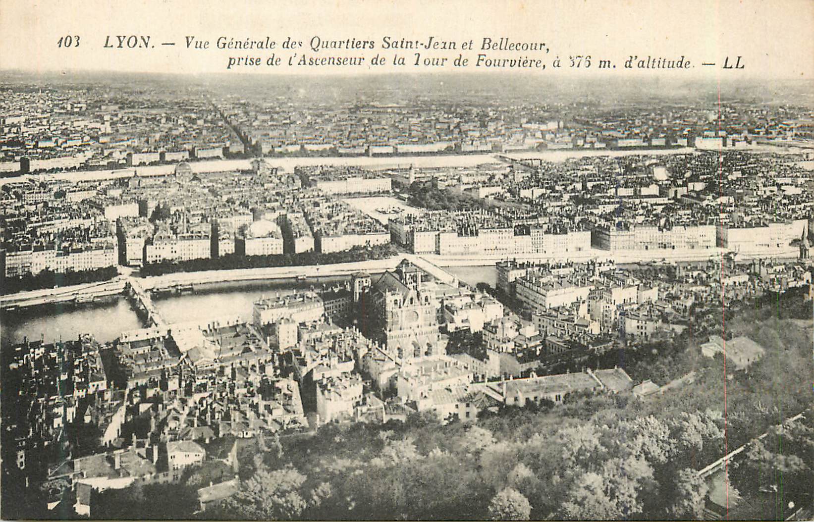 CPA Lyon Vue Generale des Quartiers Saint Jean et Bellecour prise de l'Ascenseur de la Tour de Fourviere