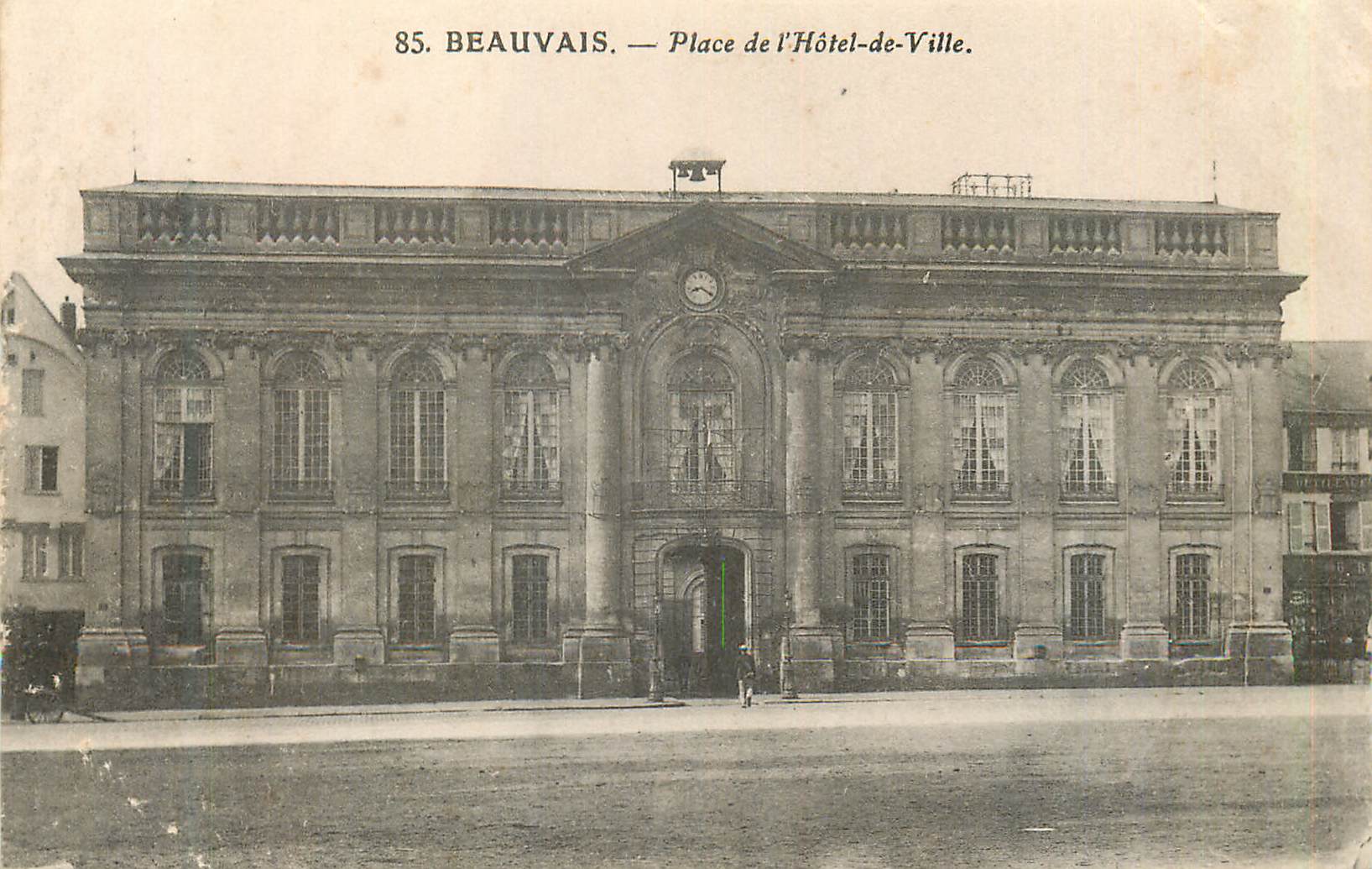 CPA Beauvais Place de l'Hotel de Ville