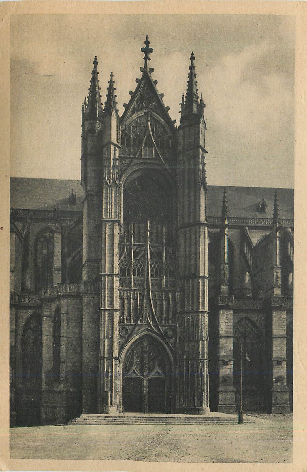 CPA Limoges (H V) Cathedrale St Etienne La porte St Jean