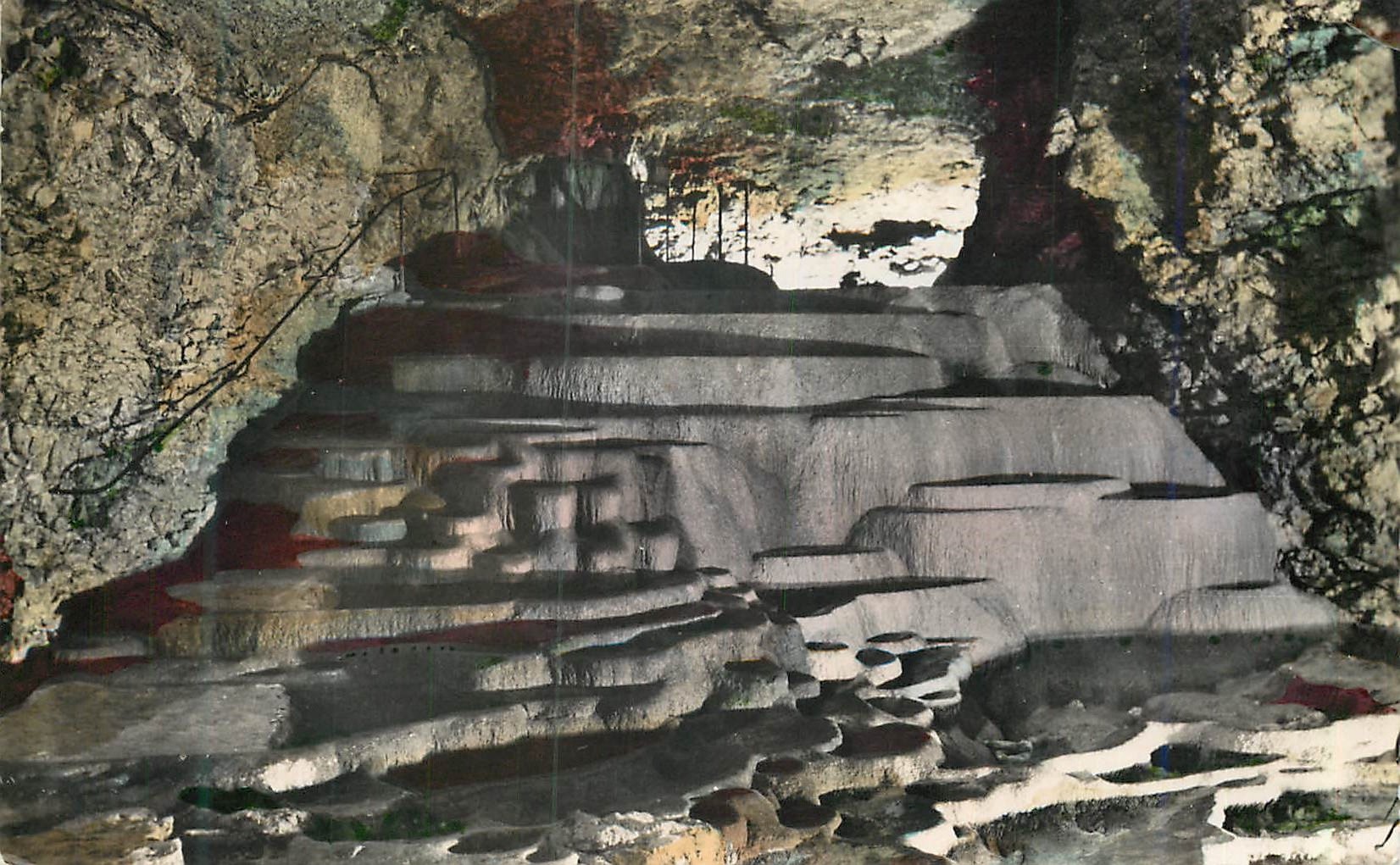Grotte de la Pierre de l'Église — vue intérieure — éditeur non identifiable