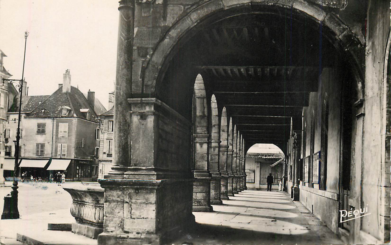 CPM Gray Haute Saone Jolie Les Arcades de l'Hotel de Ville