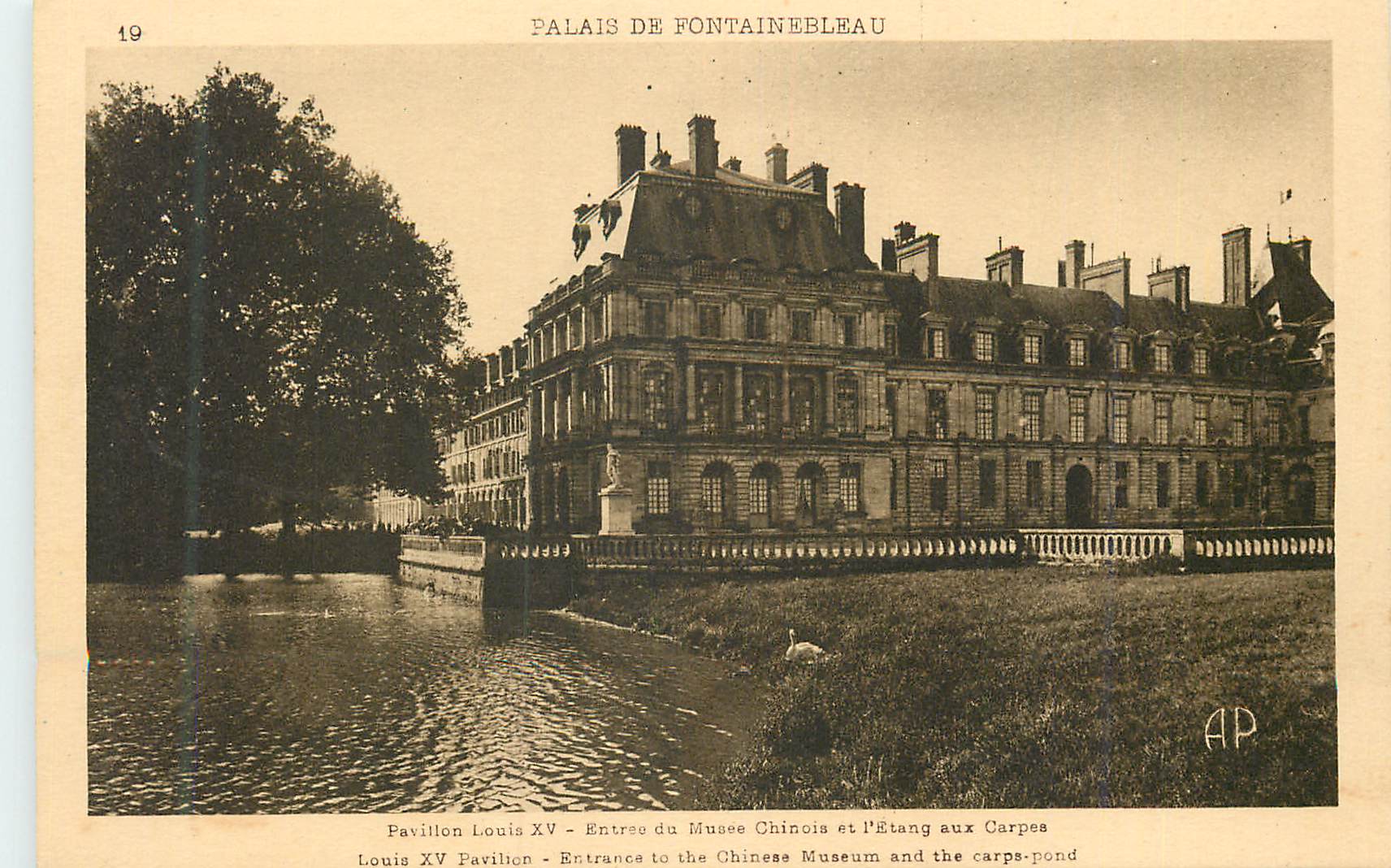 Palacio de Fontainebleau — Pabellón de Luis XV y Estanque de las Carpes