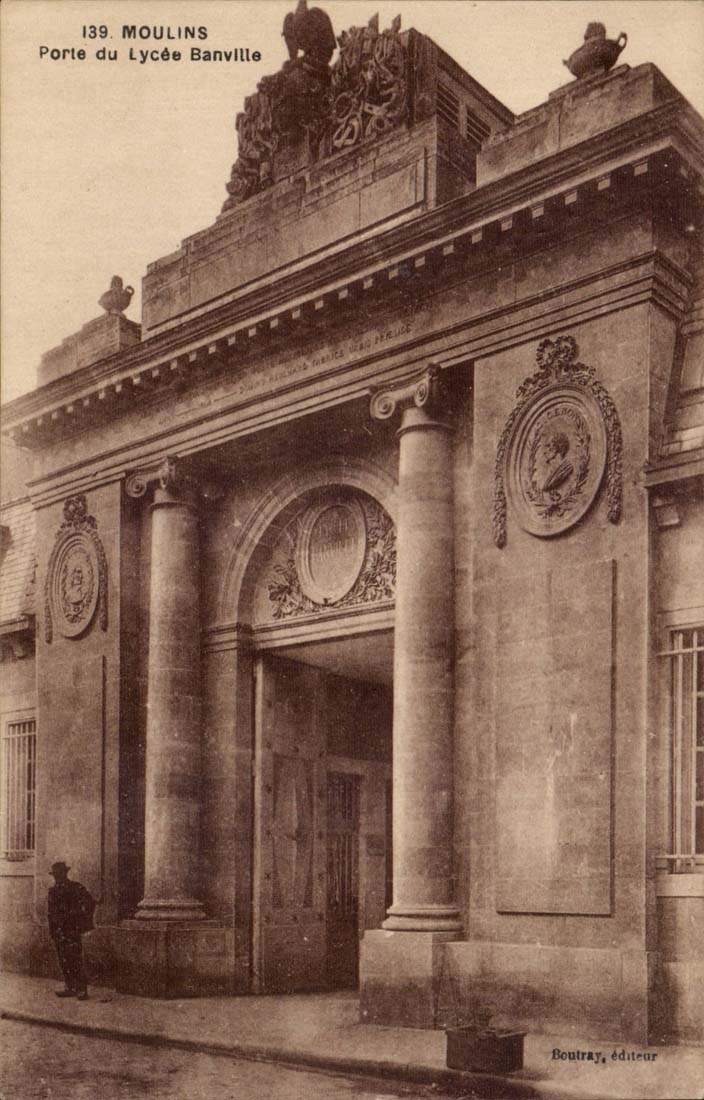 Moulins CPA Porte du lycee Banville