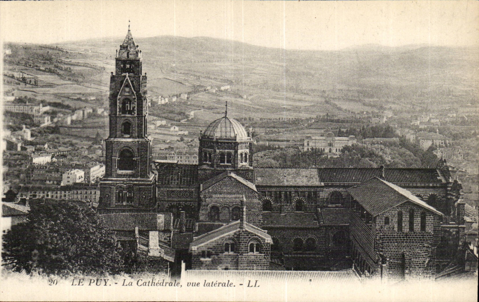 Le Puy - La Cathédrale, vue latérale - LL