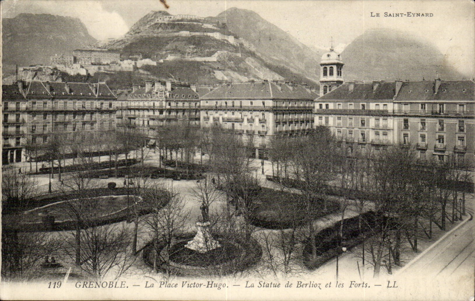 Grenoble — La Place Victor-Hugo, La Statue de Berlioz et les Forts — Le Saint-Eynard
