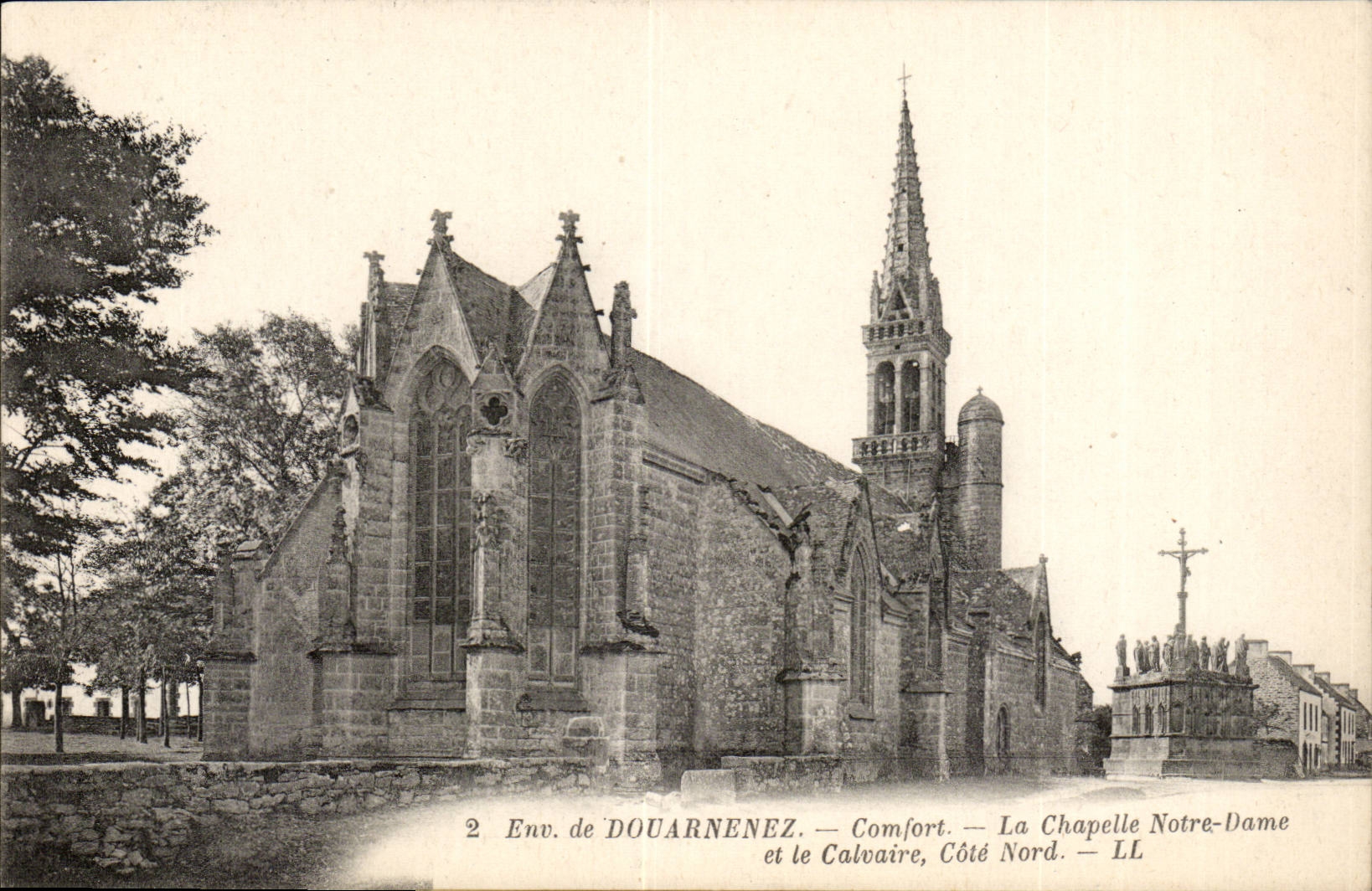 Environs de Douarnenez CPA Comfort La chapelle Notre DAme et le calvaire Cote Nord
