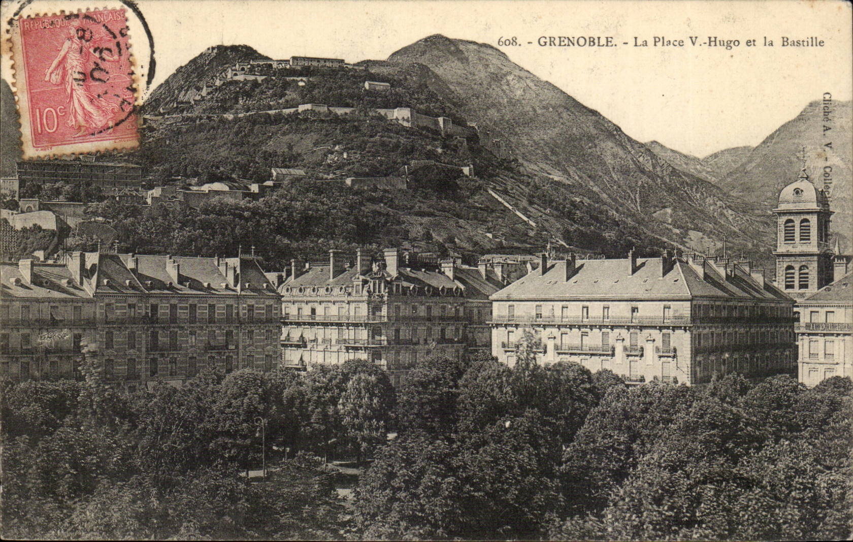 Grenoble - La Place V. Hugo et la Bastille — CIRCA V. COLOMBE, n°608