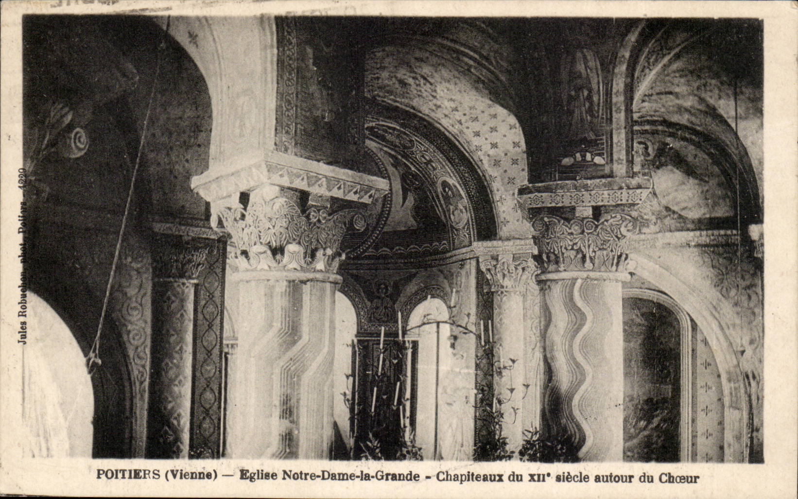 Poitiers (Vienne) — Église Notre-Dame-la-Grande — Chapiteaux du XIIe siècle autour du Chœur